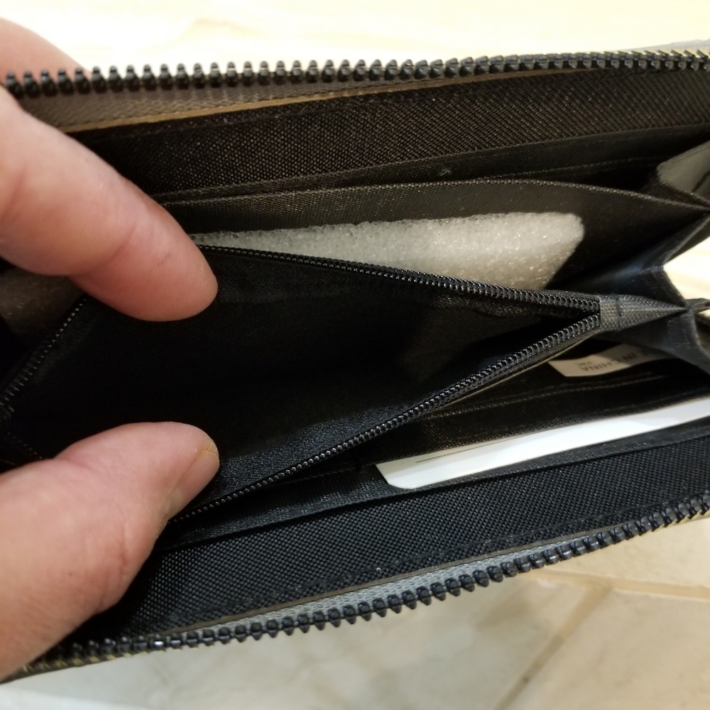 NWOT - Gray Textured Wristlet - Picture 8 of 11